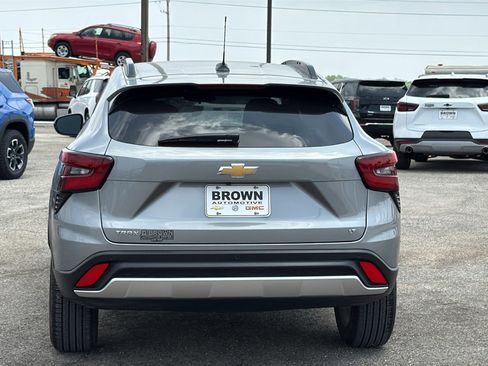 Used 2024 Chevrolet Trax LT w/ Driver Confidence Package FWD image 6