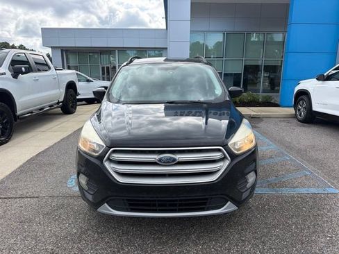 Used 2018 Ford Escape SE FWD image 2