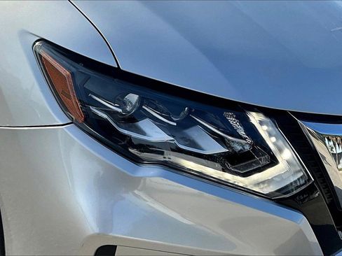 Used 2017 Nissan Rogue SL w/ SL Premium Package image 12