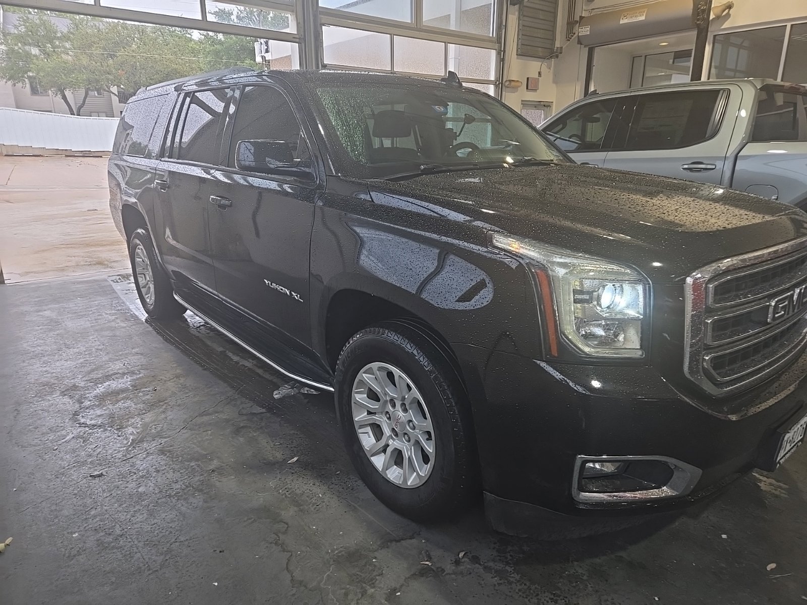 Used 2020 GMC Yukon XL SLT RWD image 3