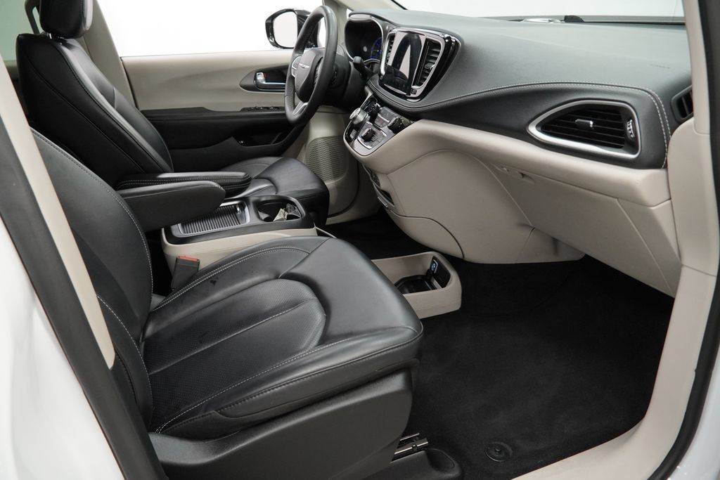 Used 2024 Chrysler Pacifica Limited FWD image 41