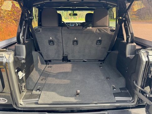 Used 2022 Jeep Wrangler Unlimited Sport image 15