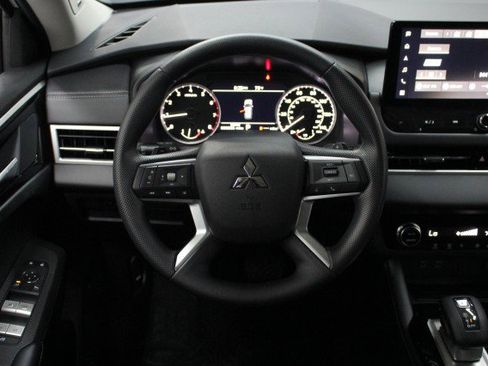 New 2026 Mitsubishi Outlander ES image 16