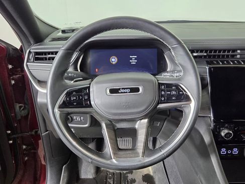 Used 2022 Jeep Grand Cherokee Overland w/ Luxury Tech Group IV image 15