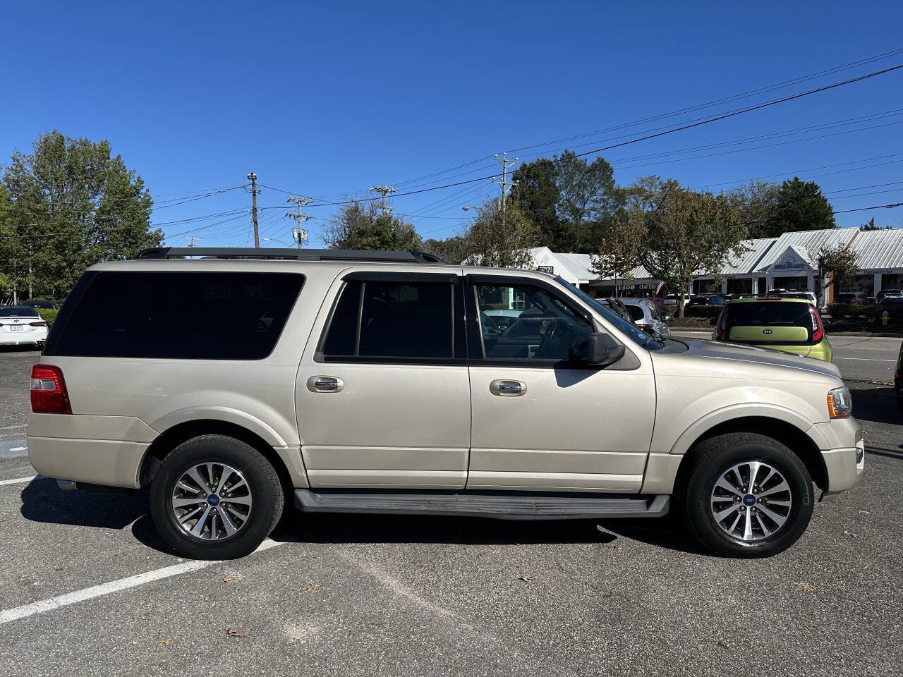 Used 2017 Ford Expedition EL XLT AWD/4WD image 7