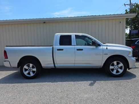 Used 2016 RAM 1500 Express AWD/4WD image 3