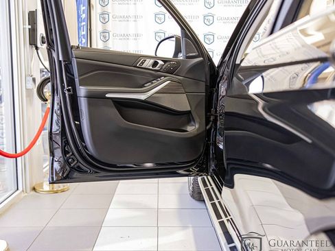Used 2025 BMW X7 xDrive40i w/ Premium Package AWD/4WD image 39