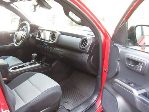 Used 2023 Toyota Tacoma TRD Off-Road AWD/4WD image 21