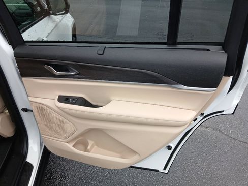 New 2025 Jeep Grand Cherokee L Limited w/ Luxury Tech Group II image 32