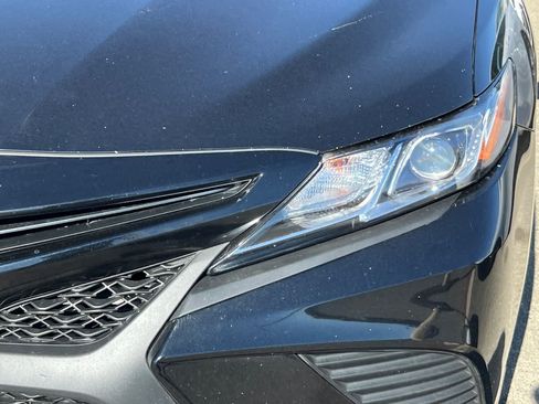 Used 2020 Toyota Camry SE FWD image 11