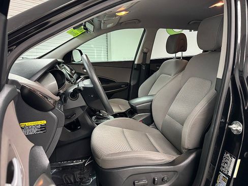 Used 2018 Hyundai Santa Fe SE image 10