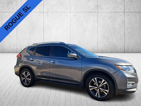 Used 2017 Nissan Rogue SL image 3
