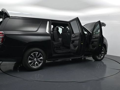 Used 2024 Chevrolet Suburban LT w/ LT Signature Plus Package RWD image 38