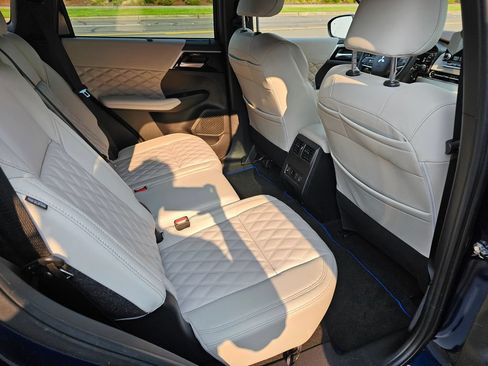 Used 2023 Mitsubishi Outlander SEL 40th Anniversary AWD/4WD image 17