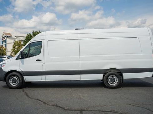 Used 2024 Mercedes-Benz Sprinter 2500 image 4