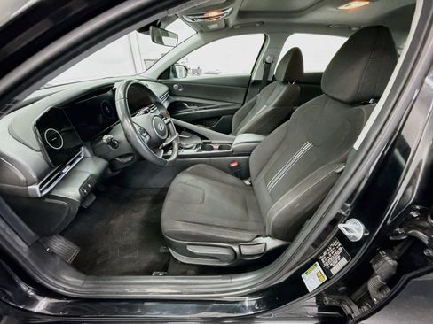 Used 2025 Hyundai Elantra SEL FWD image 13