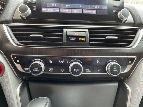 Certified 2018 Honda Accord EX-L image 17