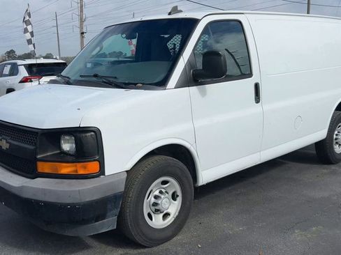 Used 2017 Chevrolet Express 2500 image 4
