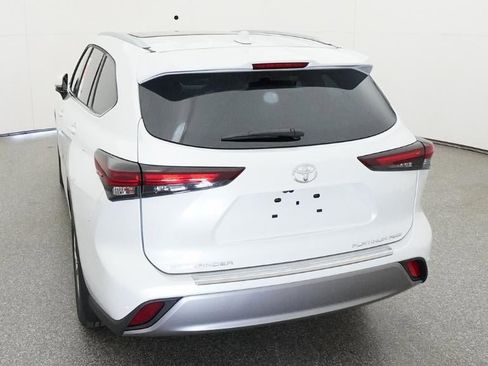 New 2026 Toyota Highlander Platinum AWD/4WD image 6
