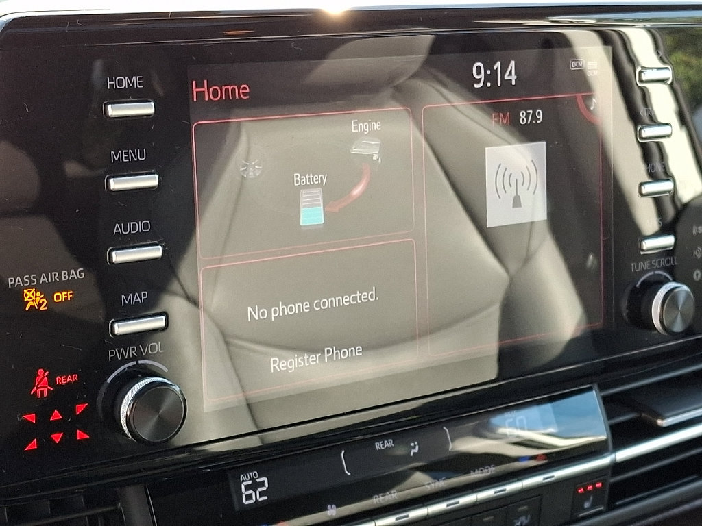 Used 2024 Toyota Sienna XLE FWD image 18