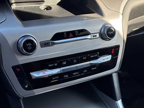 Used 2022 Ford Explorer XLT w/ Equipment Group 202A image 26