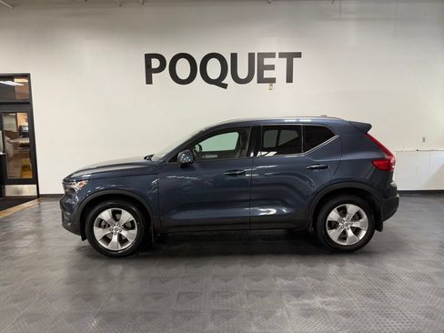 Used 2021 Volvo XC40 T5 Momentum AWD/4WD image 1