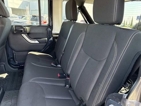 Used 2017 Jeep Wrangler Unlimited Sahara w/ Connectivity Group image 16