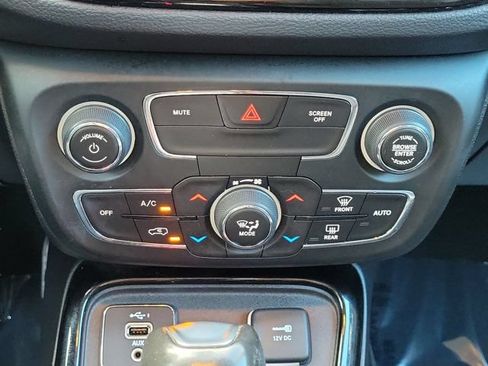 Used 2021 Jeep Compass Latitude FWD image 16