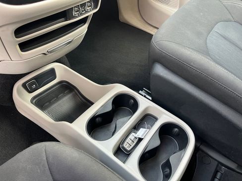 Used 2023 Chrysler Voyager LX image 26