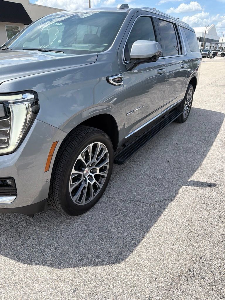 Used 2026 GMC Yukon XL Denali w/ Sun & Power Step Package AWD/4WD image 1