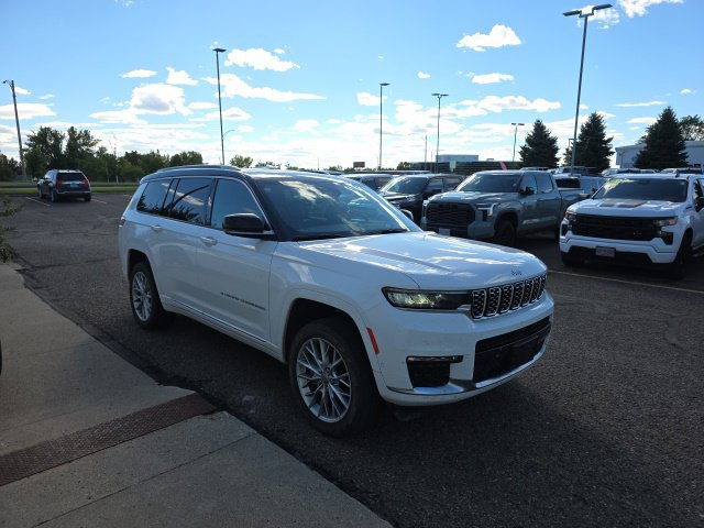 Used 2023 Jeep Grand Cherokee L Summit w/ Advanced Protech Group IV AWD/4WD image 3