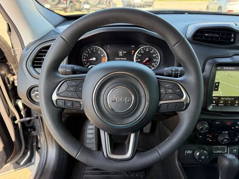 Used 2022 Jeep Renegade Latitude AWD/4WD image 14