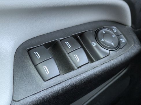 Used 2023 Chevrolet Equinox LS image 13