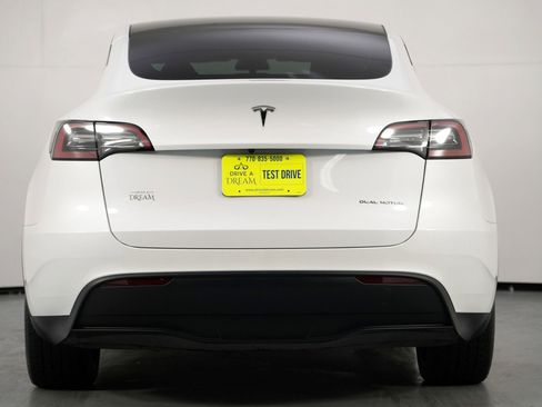 Used 2023 Tesla Model Y Long Range image 11