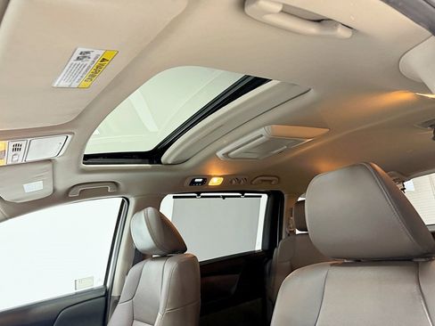 Used 2017 Honda Odyssey Touring image 35