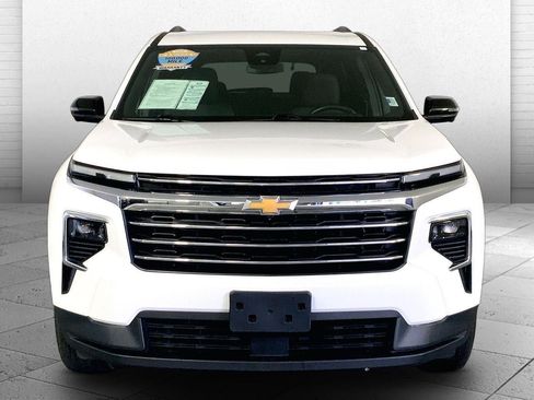Used 2024 Chevrolet Traverse LT AWD/4WD image 2