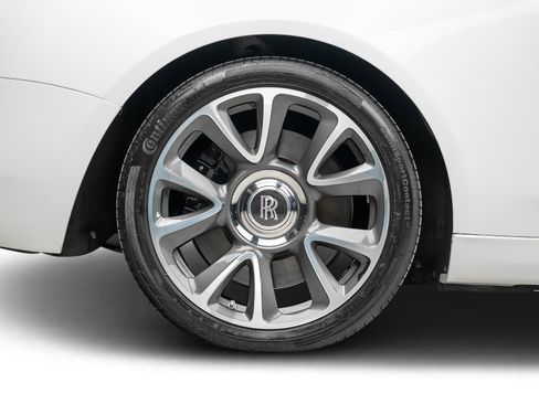 Used 2017 Rolls-Royce Wraith RWD image 31