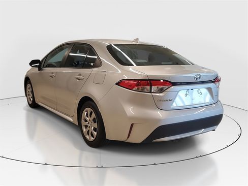 Used 2022 Toyota Corolla LE image 5