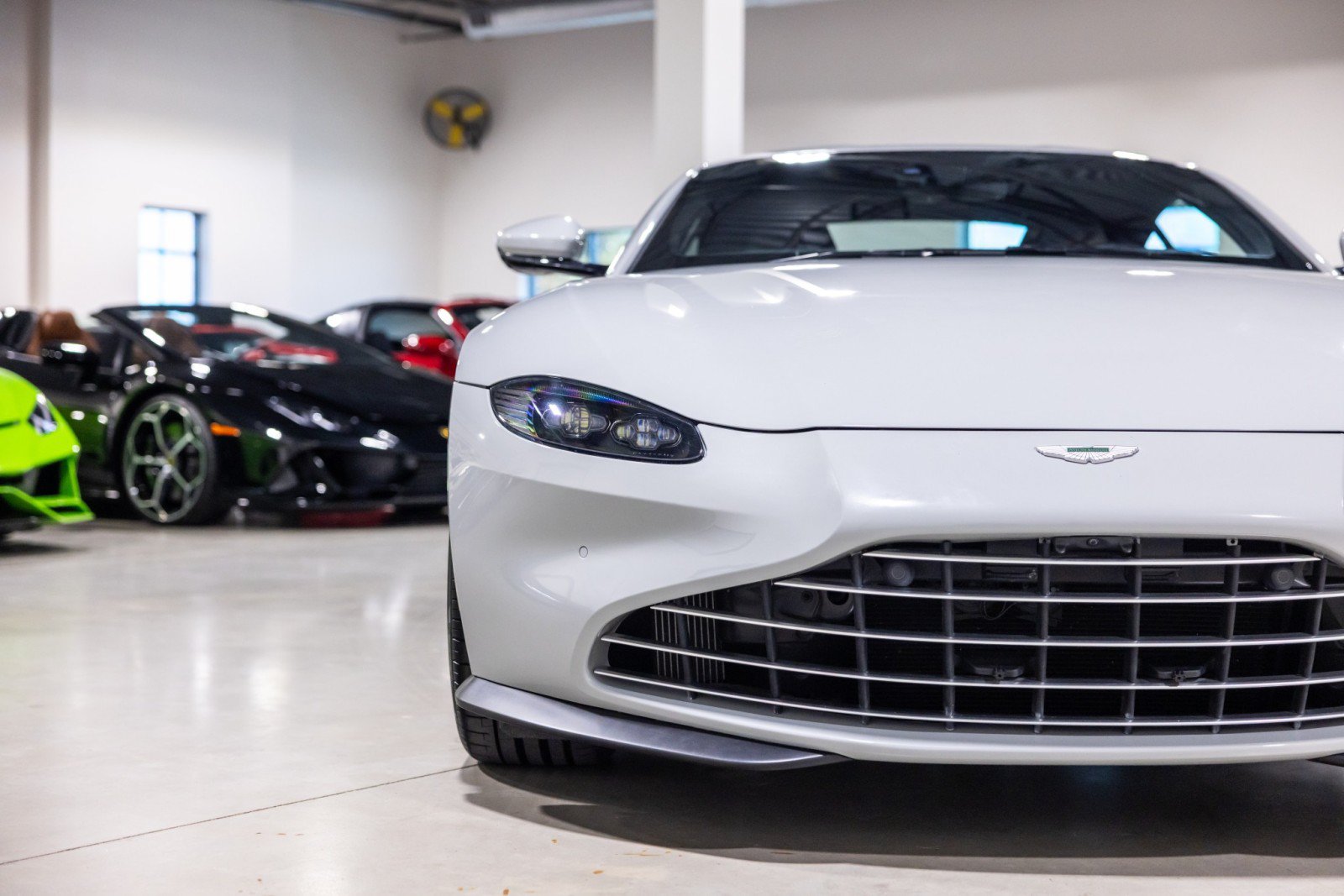 Used 2023 Aston Martin V8 Vantage Coupe RWD image 20