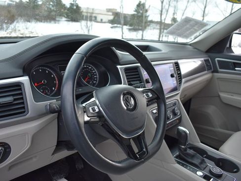 Used 2019 Volkswagen Atlas SE w/ Towing Package image 11