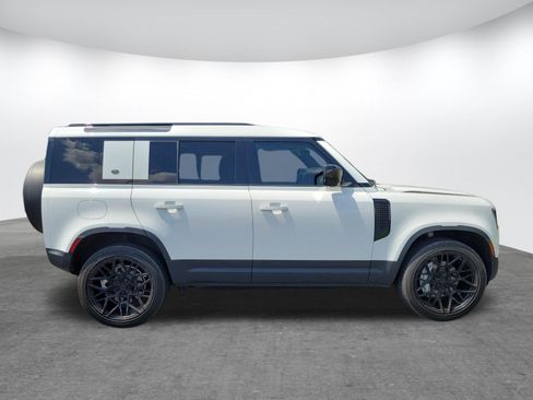 Used 2020 Land Rover Defender 110 SE AWD/4WD image 2