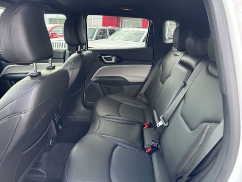 Used 2023 Jeep Compass Limited image 17