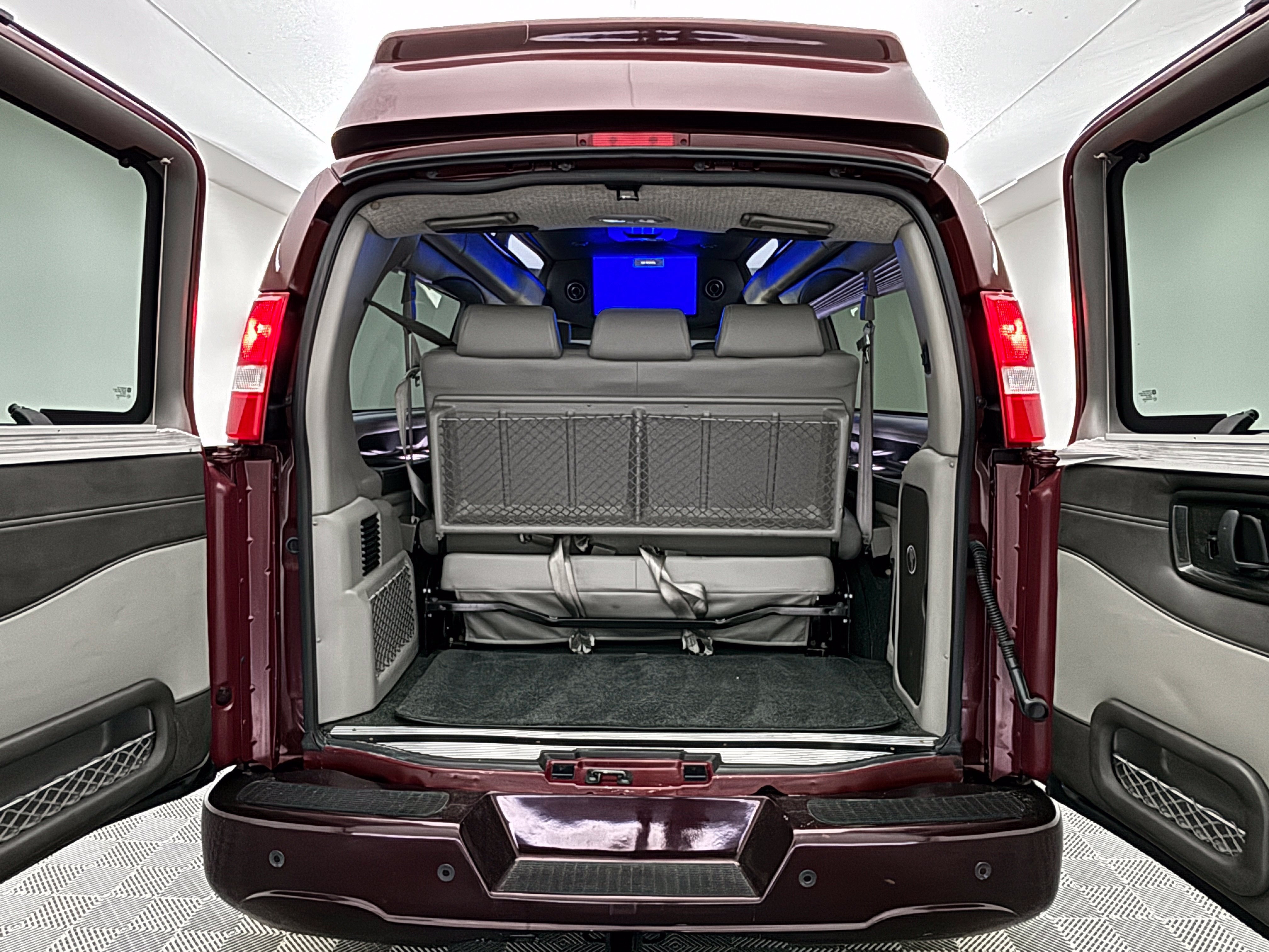 Used 2020 GMC Savana 2500 Extended w/ Enhanced Convenience Package RWD image 9