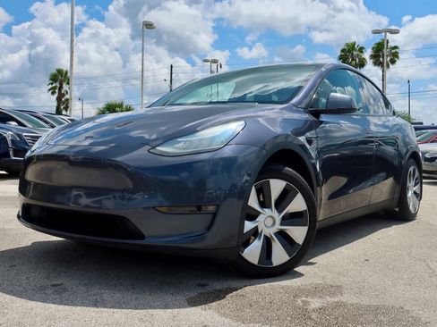Used 2021 Tesla Model Y Long Range AWD/4WD image 1