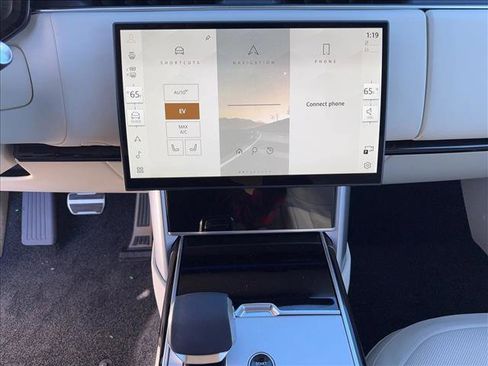 New 2025 Land Rover Range Rover SE image 22