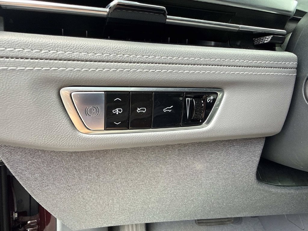 New 2025 Cadillac Escalade IQ Luxury 1 w/ Smart Trailering package AWD/4WD image 32