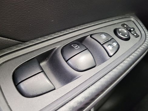 Used 2025 Nissan Versa SV FWD image 27