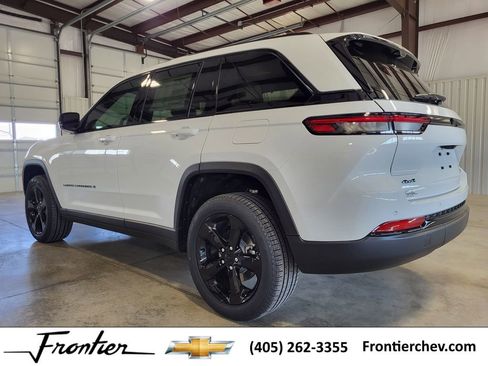 New 2025 Jeep Grand Cherokee Limited w/ Luxury Tech Group II image 3