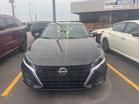 Used 2025 Nissan Altima 2.5 SV image 2