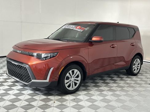 Used 2023 Kia Soul LX FWD image 4